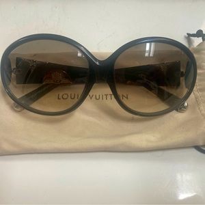 Louis Vuitton Iris sunglasses